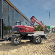 Pelle sur pneus Yanmar B110W - Haute précision hydraulique pour aménagement paysager, génie civil, services publics_2