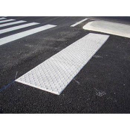 Bande podotactile pour l'extérieur à coller - Bande d'éveil à la vigilance (BEV) blanche en résine méthacrylate_2