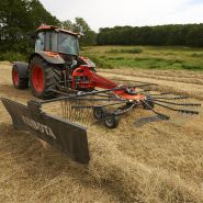 Andaineur monorotor RA1542 avec largeur de travail 4,20 m à 4,60 m