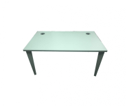 Bureau droit Majencia blanc d'occasion - 140 cm x 90 cm - 2 trous pour câbles - design lumineux_2