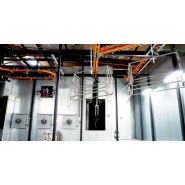 Convoyeur aérien avec capacité modulable et système à taquet enclenchable