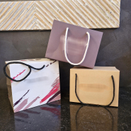 Pochettes cadeaux et boitages élégants en papier kraft havane ou blanc - 140 à 250 g - personnalisables_2