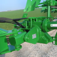 Charrue agricole pour labour avec réglage hydraulique