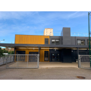Préau couvert sur mesure pour établissement scolaire, bâtiment modulaire ou extérieur abrité - Fabrication SITI EUROPE depuis 25 ans_2
