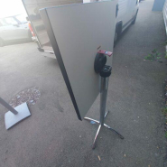 Table mange-debout pliante d'occasion - structure 4 pieds - plateau noir 60x60 cm - base en aluminium_2