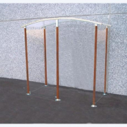 Abri Bridge - Longueur 2350 mm - Hauteur 2300 mm - Profondeur 1220 à 3300 mm - Piliers en bois exotique - Parois en plexi transparentes_2