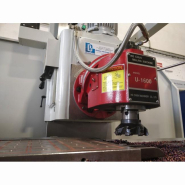 Vue rapprochée de la tête universelle de la fraiseuse MU1600/MU2000