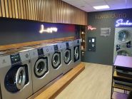 Système de laverie automatique avec décoration personnalisable