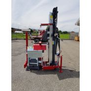 Scie circulaire avec convoyeur ajustable en longueur et largeur