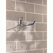 MOTTEZ - Crochet mural rabattable pour 1 vélo avec câble antivol de 122cm et crochets pour accessoires - B052QRA_2