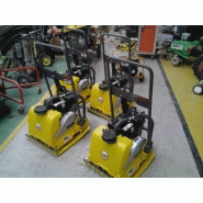 Patin vibrant spécial pavés - 80 kgs - 45x45 cm - Réserve d'eau_2