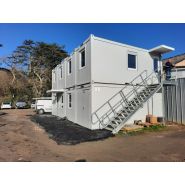 Unité modulaire avec toiture bac acier et isolation performante