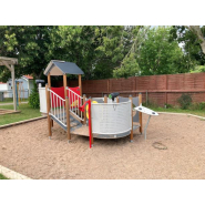 Structure multi-jeux 3 à 5 ans - Unimini Apista - Hags - Poteaux bois et panneaux HPL - Rouge_2