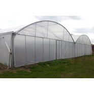 Serre tunnel robuste avec chéneaux et renforts intégrés