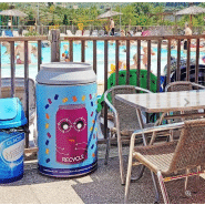 Poubelle de collecte en plastique avec banderole décorative incluse