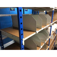 Rayonnage à tablettes  tubulaires  conçu pour le stockage d'objets légers et peu encombrants_2