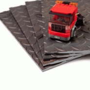 Tôle antidérapante en acier brut adaptée aux passerelles