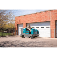 M30 Large balayeuse-laveuse TENNANT autoportée intégrée_2