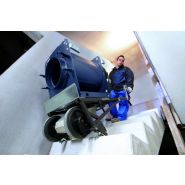 Monte escalier industriel en acier et aluminium pour charges lourdes