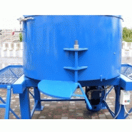 Malaxeur 1400 litres à arbre vertical