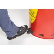 Poubelle en métal avec protection contre les restes de liquides grâce au récipient soudé