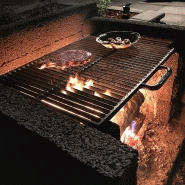 Grille à steak en fonte émaillée - pour foyers extérieurs avec ou sans charbonnier - 2 dimensions disponibles_2
