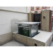 Équipement pour levage de fûts avec porte pare-flammes