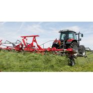 Faneuse avec dispositif de fanage en bordure pour éviter les pertes