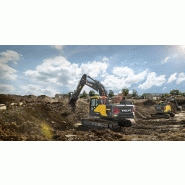 Vue latérale de l’EC200E avec une largeur hors-tout de 2 990 mm