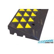 Rampe de trottoir en caoutchouc recyclé 100mm - capacité 15000kg - réflecteurs intégrés - SKU TRP1MCONF_2