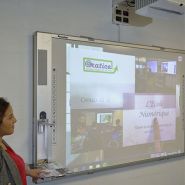 Tableau blanc interactif avec caméra-visualiseur intégrée