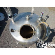 Bac de lancement 200 L - bnc067 - fermé avec 3 pieds et plusieurs piquages_2