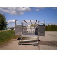 Bétaillère double essieu équipée d'un portillon latéral