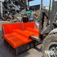 Balayeuse Vera industrielle - Compatible pelles, chargeuses et skip loaders - Bergamini - Déclinaisons adaptées pour tous usages_2
