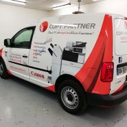 Visuel percutant pour utilitaire grâce au marquage adhésif polymère