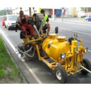 BM 2000 - Machine de marquage routier Borum - Réservoir de carburant 50 litres - Moteur 4 cylindres 44 kW/59 CV_2