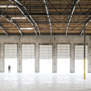 Portail sectionnel vertical GVL - approprié pour entrepôts logistiques avec hauteurs structurelles très élevées_2