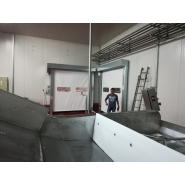 Porte rapide industrielle ZipGO Food - Conçue pour séparer les espaces alimentaires, conforme aux normes sanitaires_2