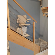 Monte-escalier silencieux intérieur - Handicare 1100 avec rail solide, ultra mince et design compact_3