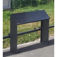 Assis-debout Kub en acier - largeur 254 mm, épaisseur 8 mm, assise en acier galvanisé perforé ou bois exotique - longueur 1200 mm_2