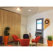 Borne interactive indoor - ViaDirect Wally - écran 22 à 49 pouces, options NFC et QR code_2