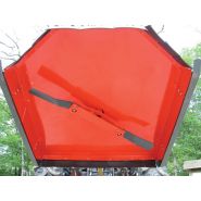 Outil de broyage avec lames ventilantes et biseau auto-affûtant