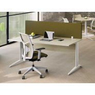 Bureau droit spacieux et moderne pour espaces professionnels_2