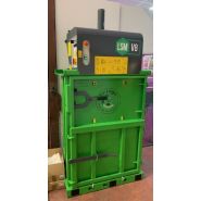 Presse à balles moyenne V8 pour l'industrie - Compactage puissant pour flux réguliers de déchets._2