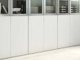 Armoire haute avec portes en verre et push open ELLIS H196 - Deskissimo_2