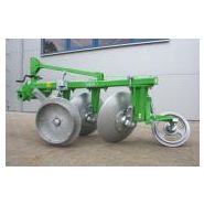 Charrue agricole bomet équipée d'un attelage trois-points catégorie II
