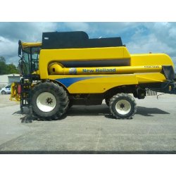 Moissonneuse-batteuse NEW HOLLAND CSX 7050 - 272 ch - 2011 - Largeur de coupe 5,20 m - Capacité trémie 7 500 L