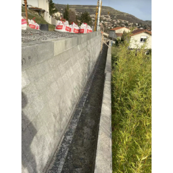 Bloc béton creux avec alvéoles, végétalisable, idéal pour remplacer les murs traditionnels- BETOATLAS - Pomel Beton