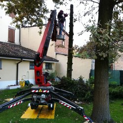 Nacelle araignée sur chenille compacte - Spider 13.80 - Portée latérale optimisée et hauteur de travail 13,40 m