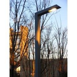 Lampadaire urbain 108 LED - 132 W - acier galvanisé - hauteur 7,7 m - design fonctionnel